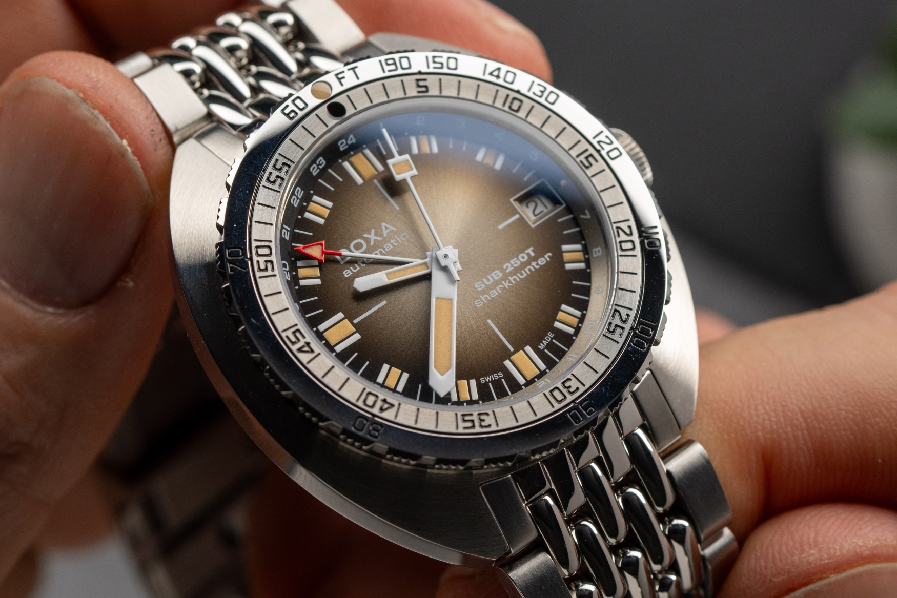 Doxa SUB 250T GMT vintage closeup