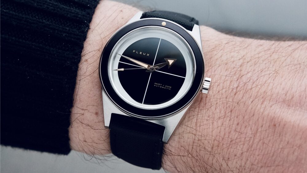 The FLX004 is the most minimalist take on a skin diver by Fleux yet
