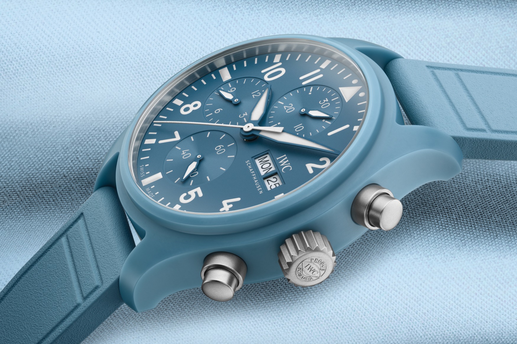 IWC Pilot’s Watch Chronograph 41 TOP GUN Miramar angle