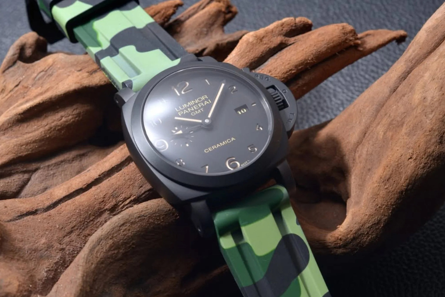 panerai helvetus rubber strap